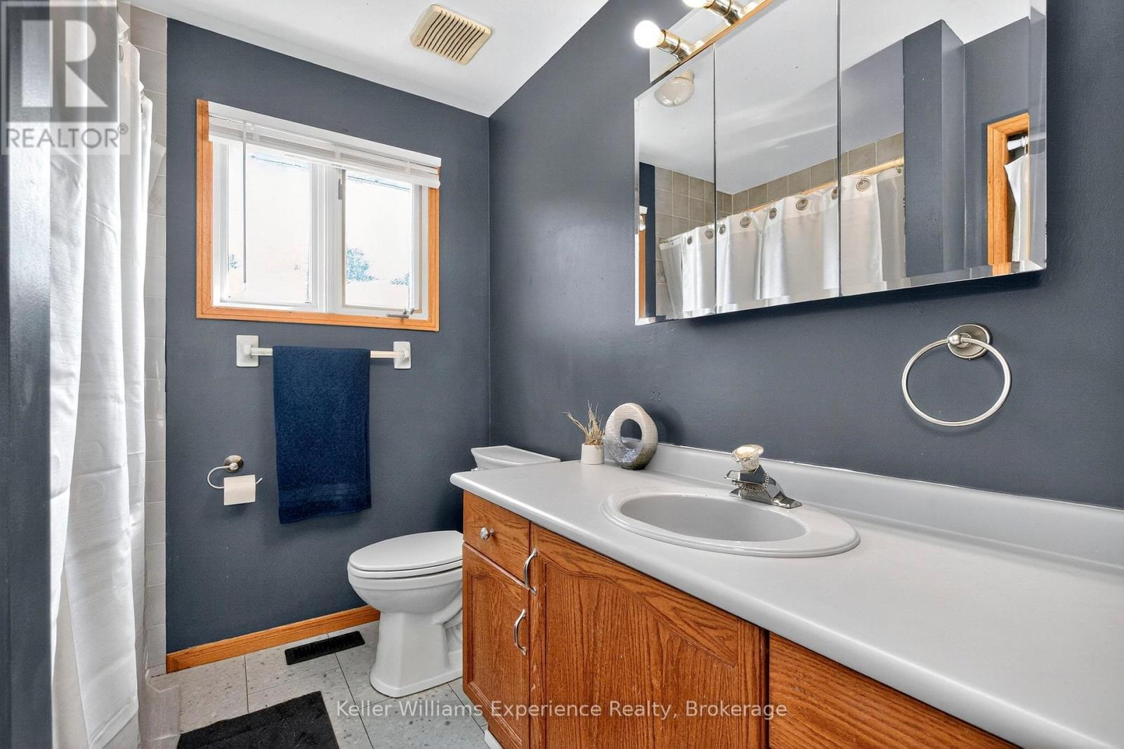 Photo 33 of 308 Assiniboia Street, Tay ON