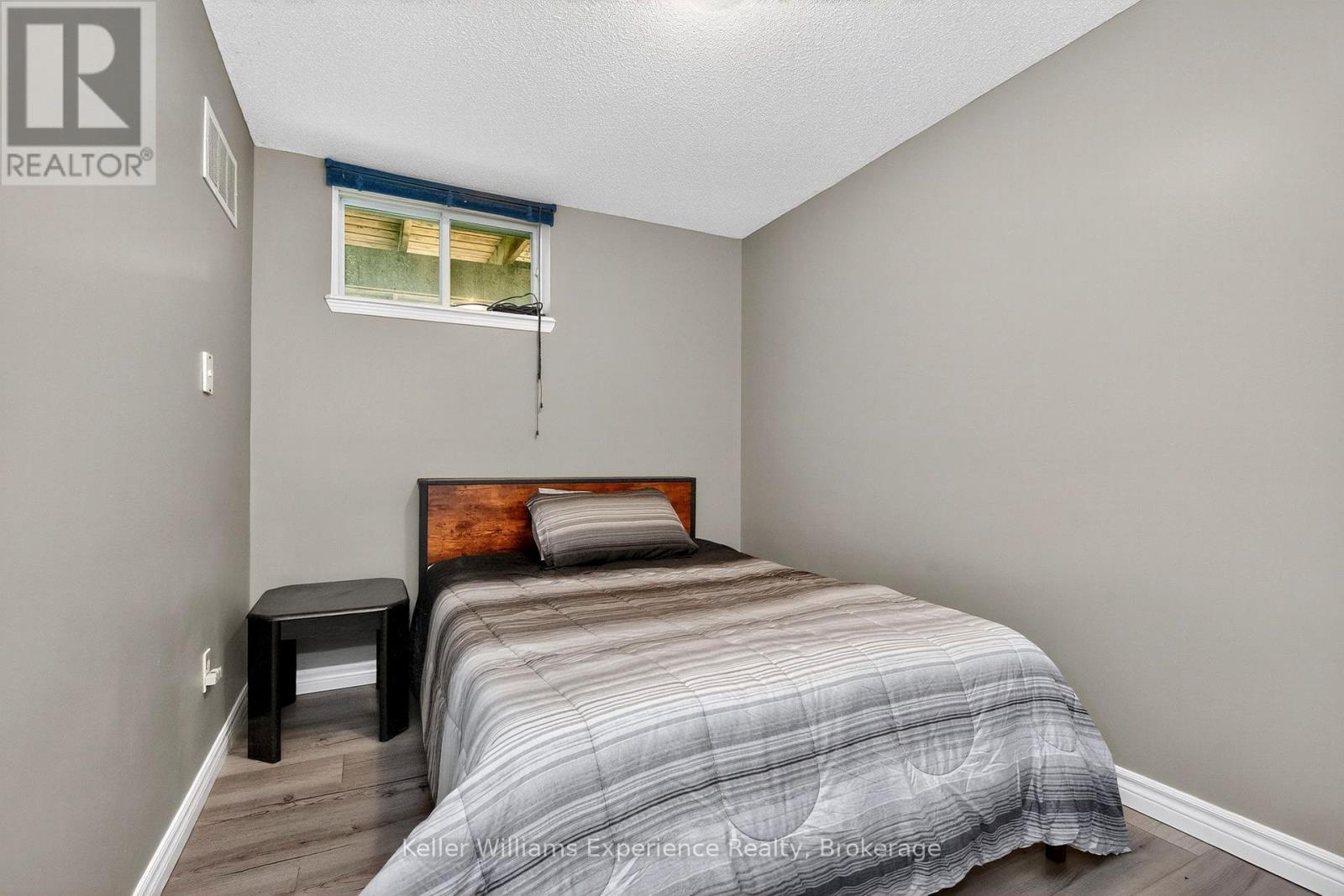 Photo 4 of 308 Assiniboia Street, Tay ON