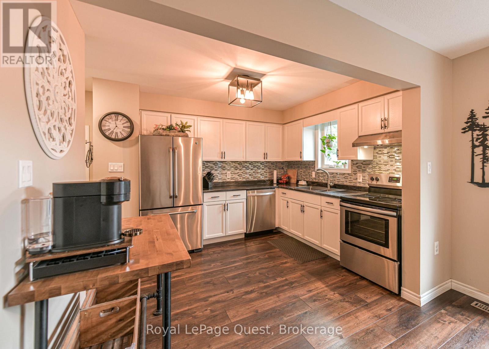 Photo 7 of 46 Courtney Crescent, Orillia ON