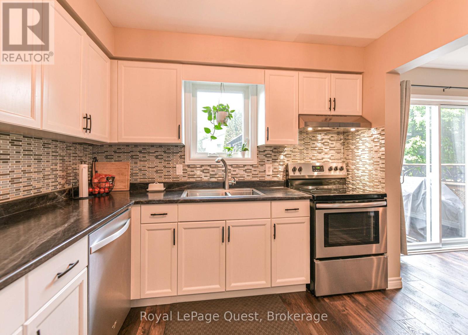 Photo 8 of 46 Courtney Crescent, Orillia ON