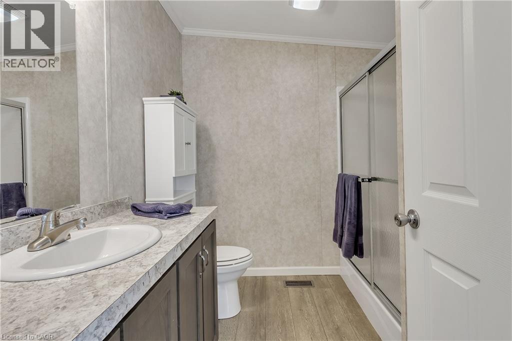 Photo 34 of 70 Park Lane, Hamilton ON