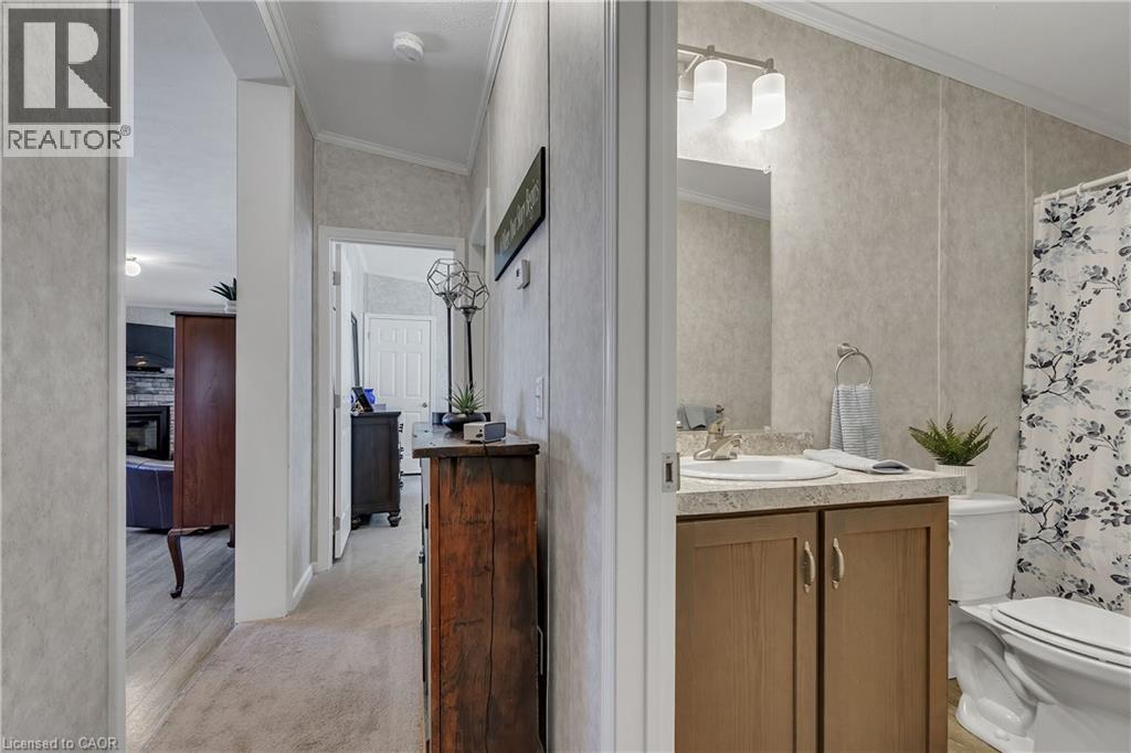 Photo 36 of 70 Park Lane, Hamilton ON