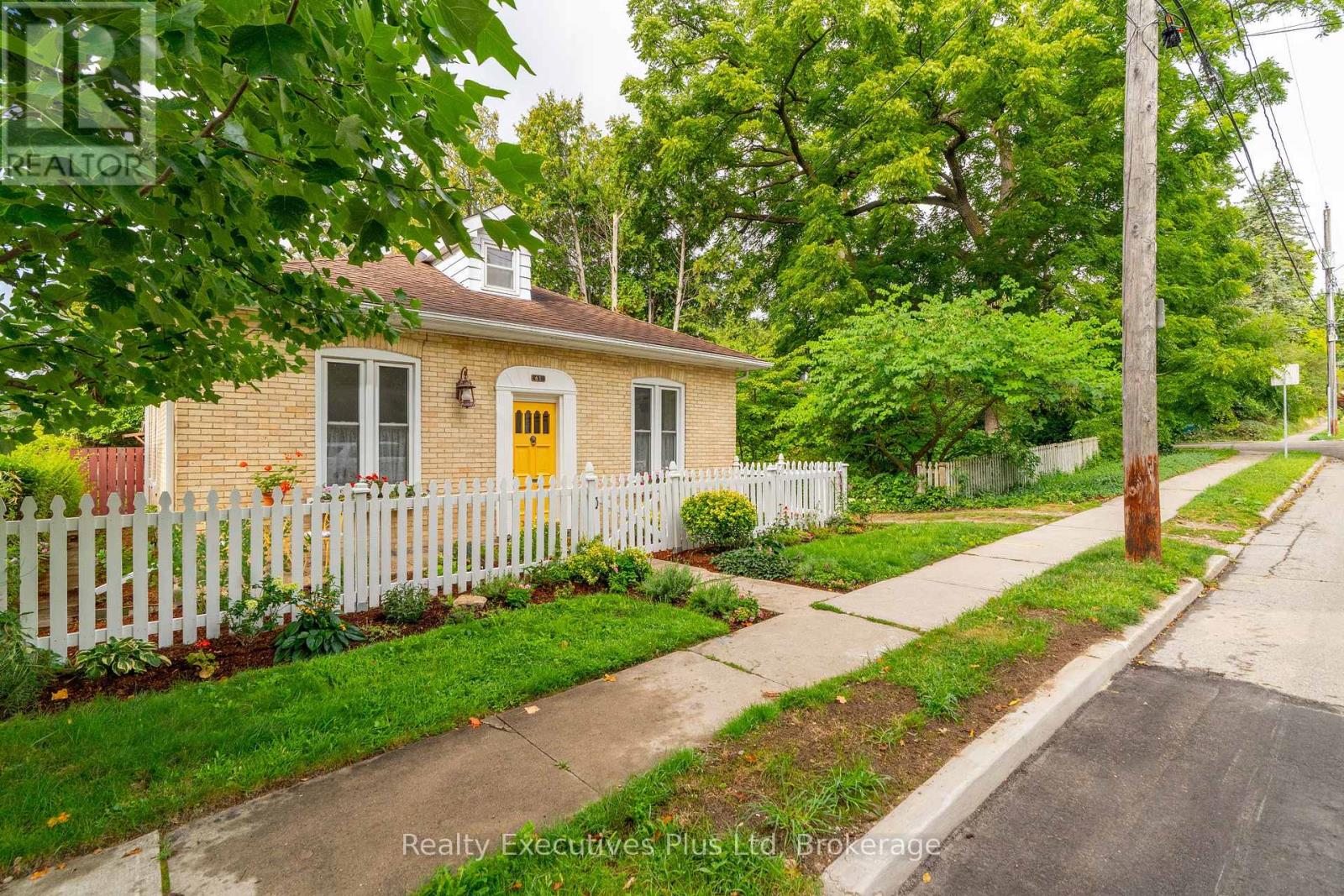 Photo 12 of 61 Hearn Avenue, Guelph ON