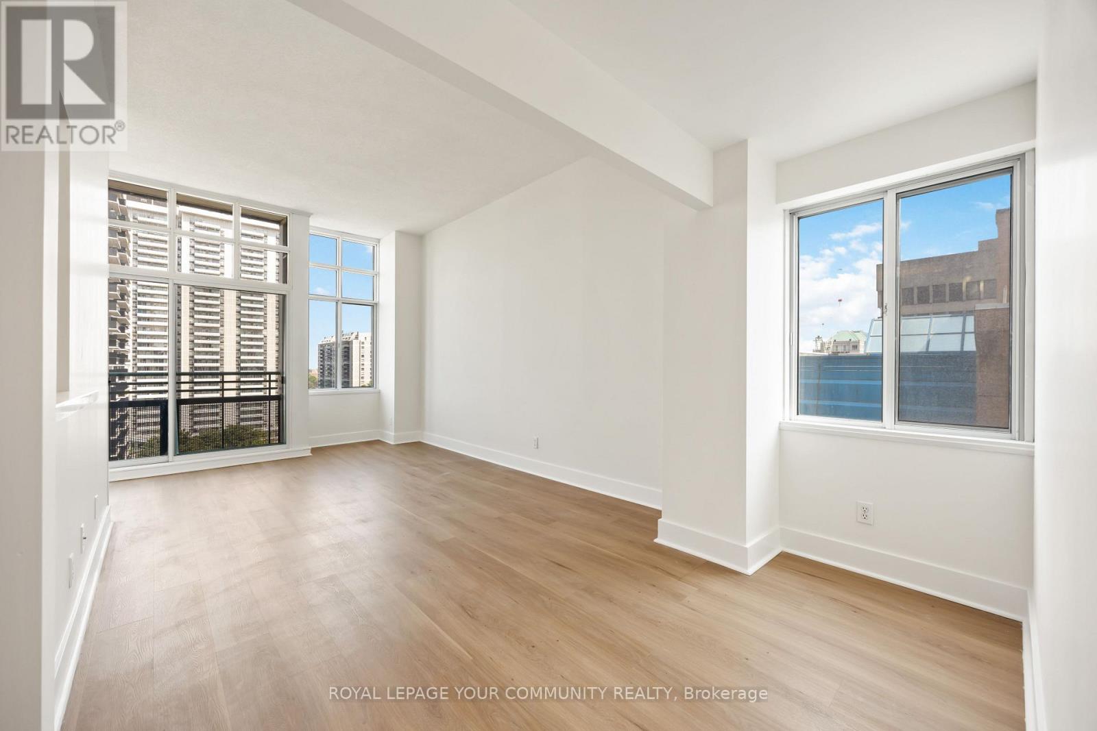 Photo 4 of 902 1901 Yonge Street, Toronto ON