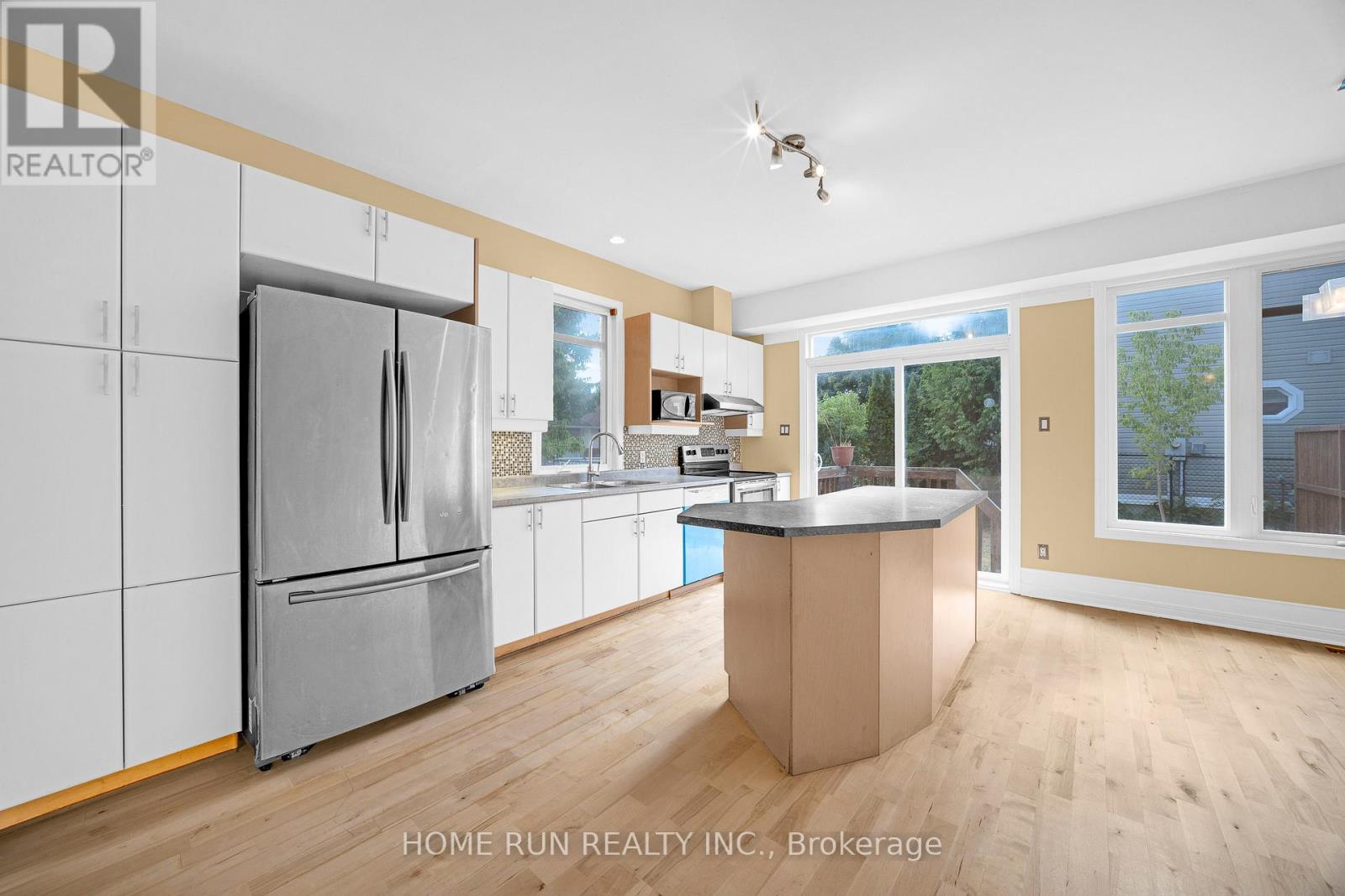 Photo 21 of 310 Parkin Circle, Ottawa ON