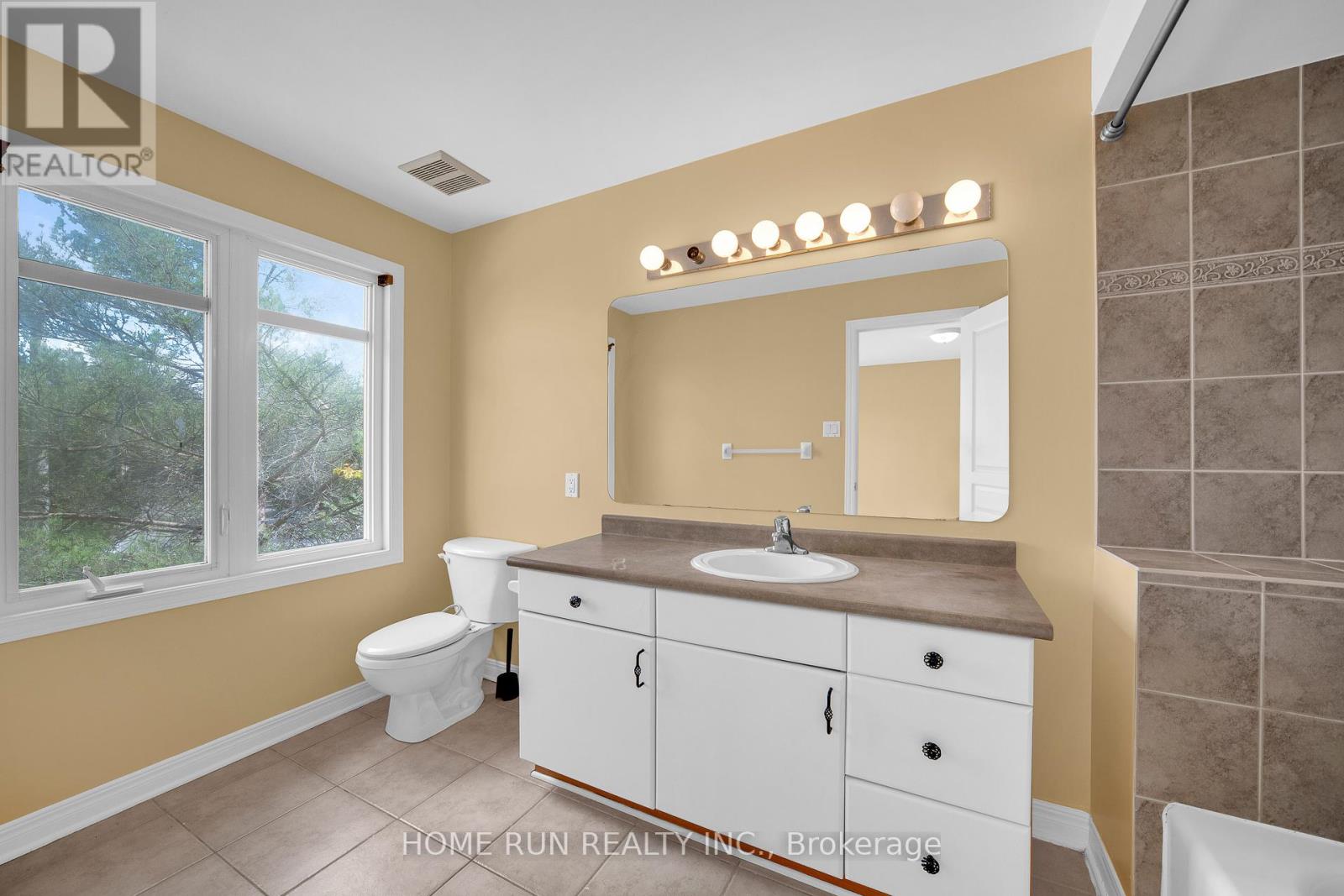 Photo 15 of 310 Parkin Circle, Ottawa ON