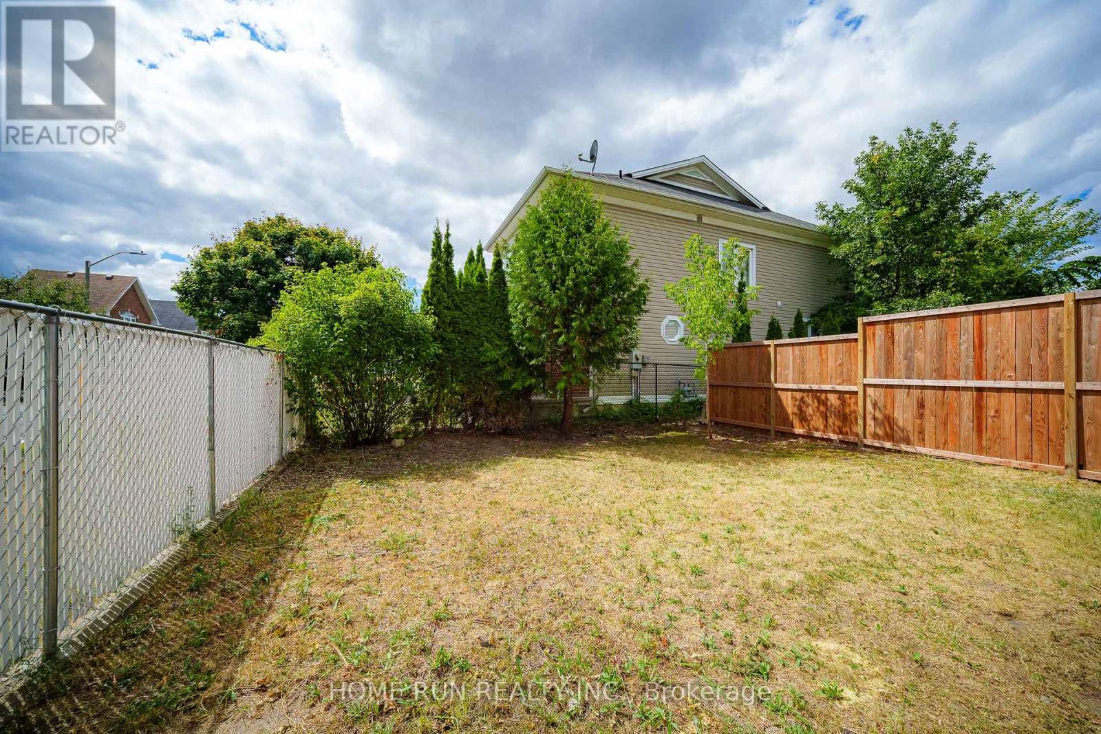 Photo 4 of 310 Parkin Circle, Ottawa ON