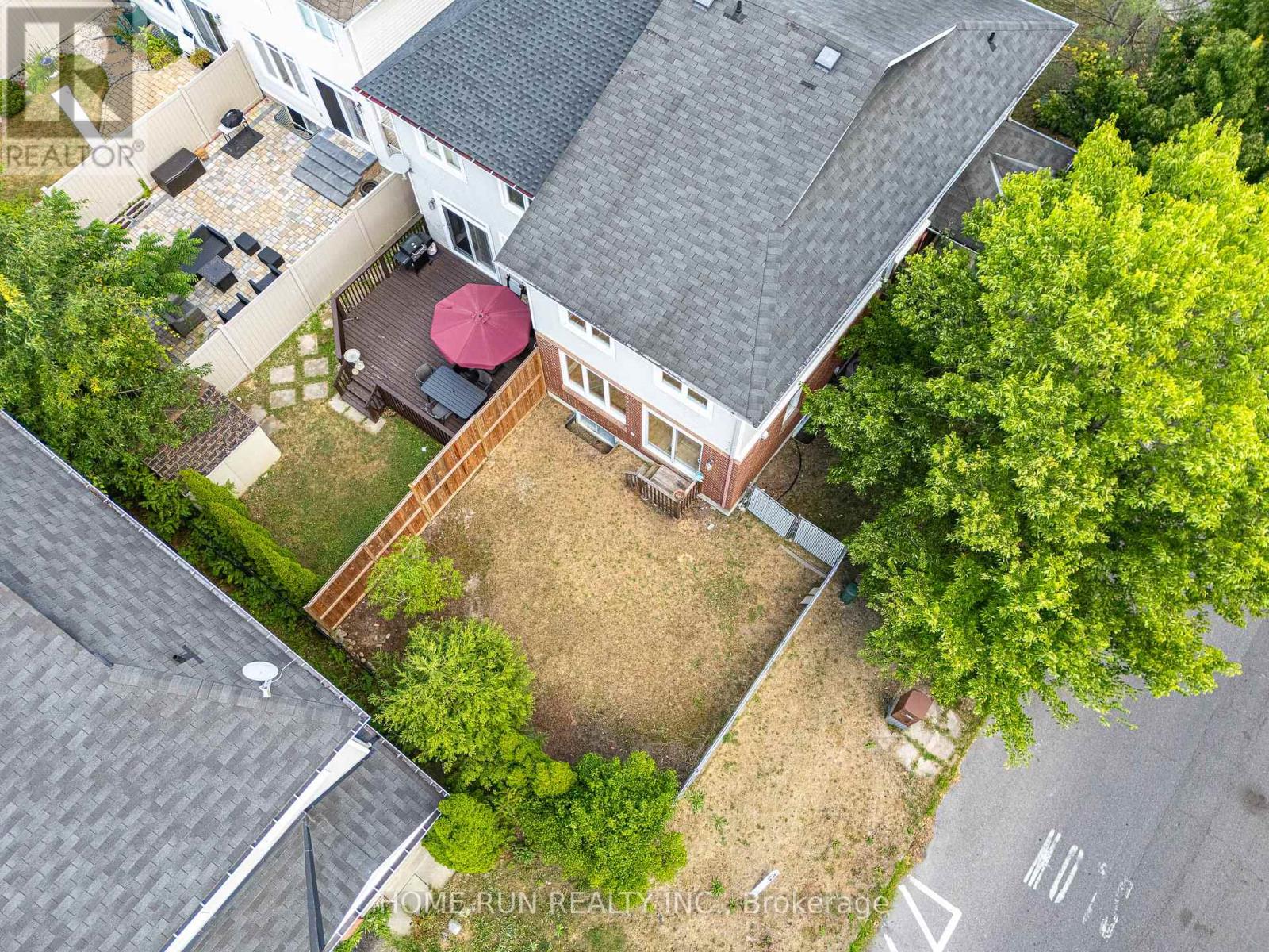 Photo 11 of 310 Parkin Circle, Ottawa ON
