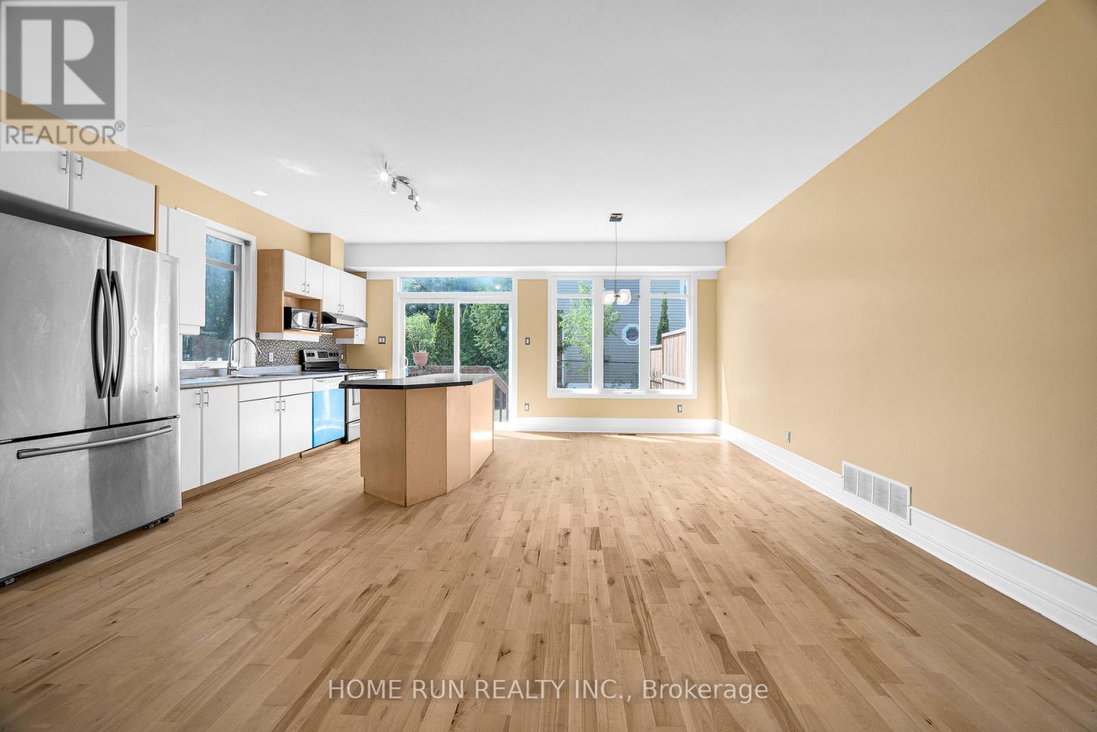 Photo 13 of 310 Parkin Circle, Ottawa ON