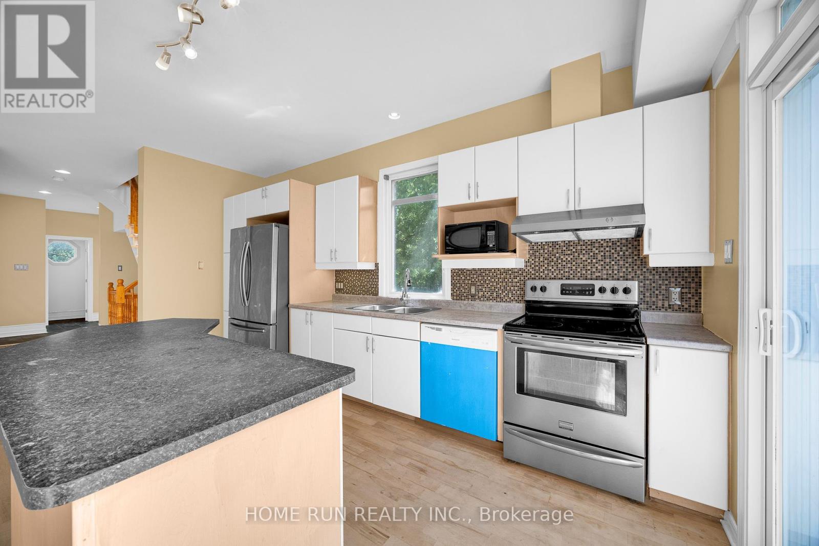 Photo 25 of 310 Parkin Circle, Ottawa ON