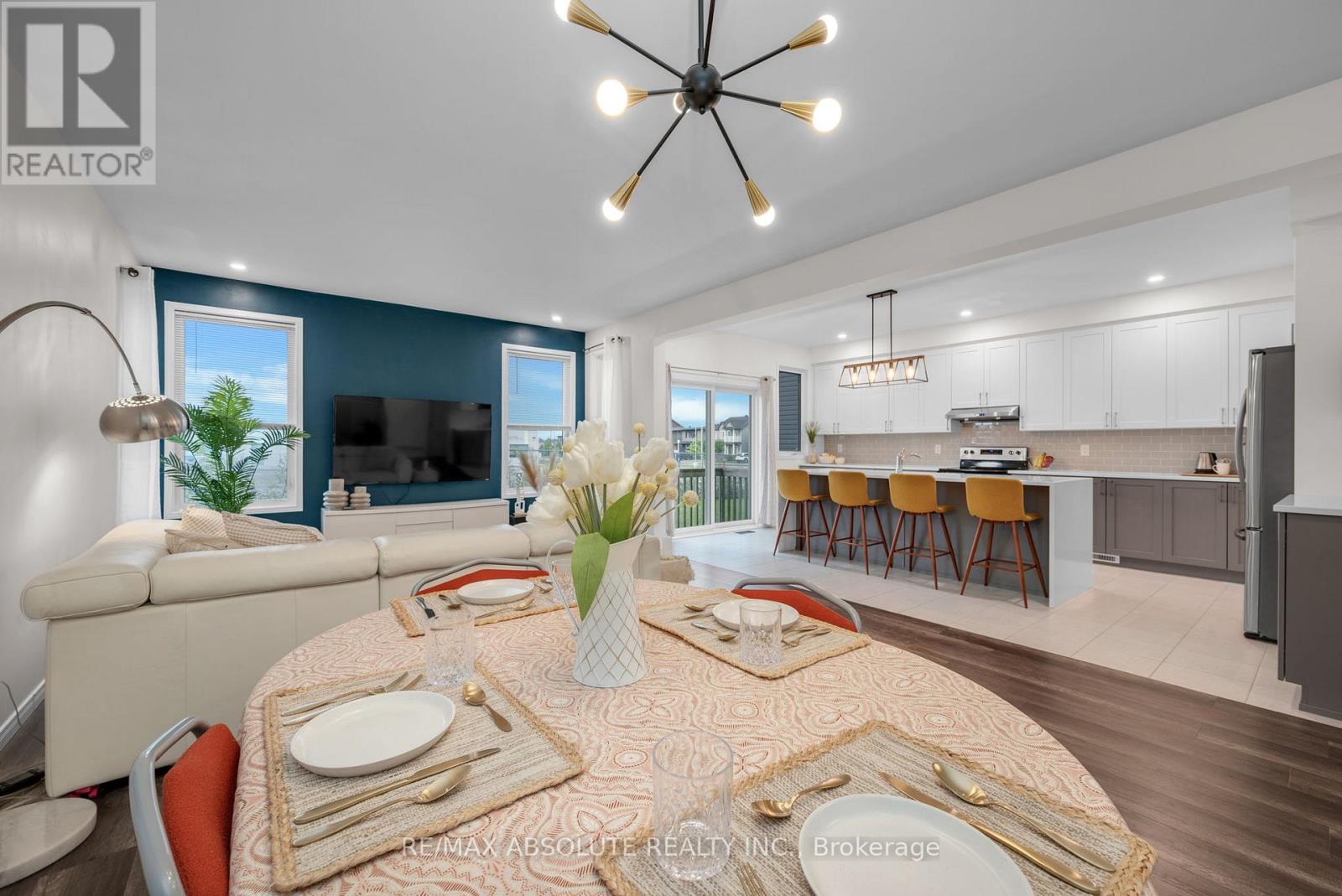 Photo 10 of 302 Haliburton Heights, Ottawa ON