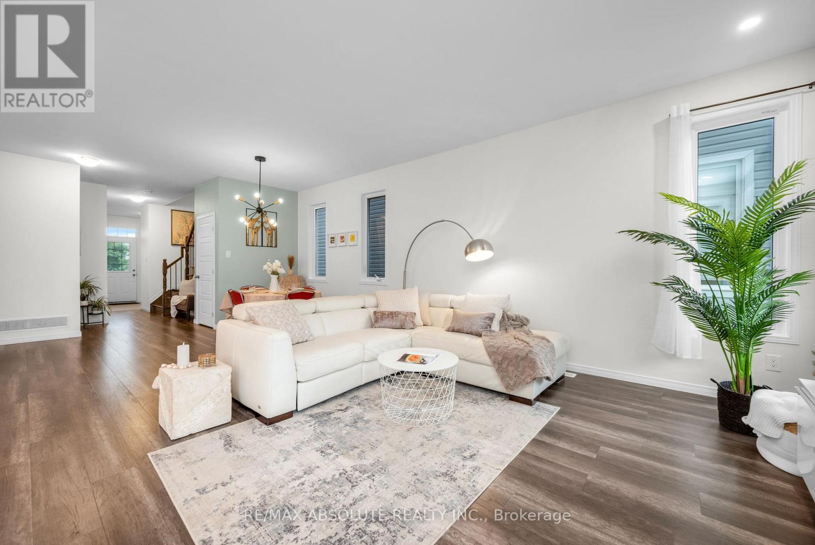 Photo 12 of 302 Haliburton Heights, Ottawa ON