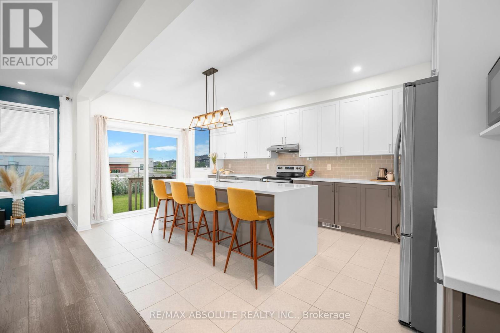 Photo 11 of 302 Haliburton Heights, Ottawa ON