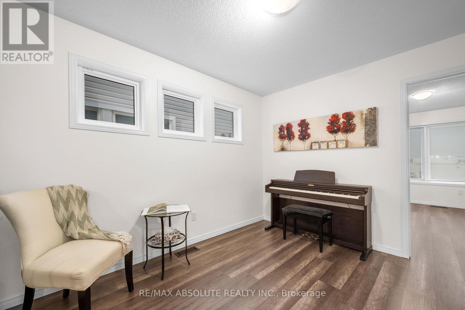Photo 45 of 302 Haliburton Heights, Ottawa ON