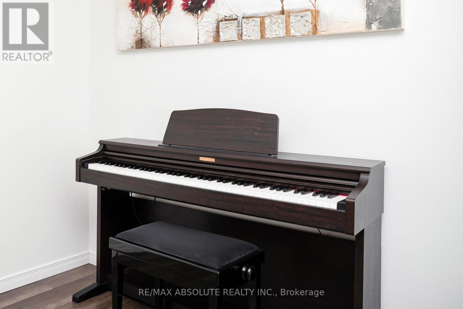 Photo 7 of 302 Haliburton Heights, Ottawa ON