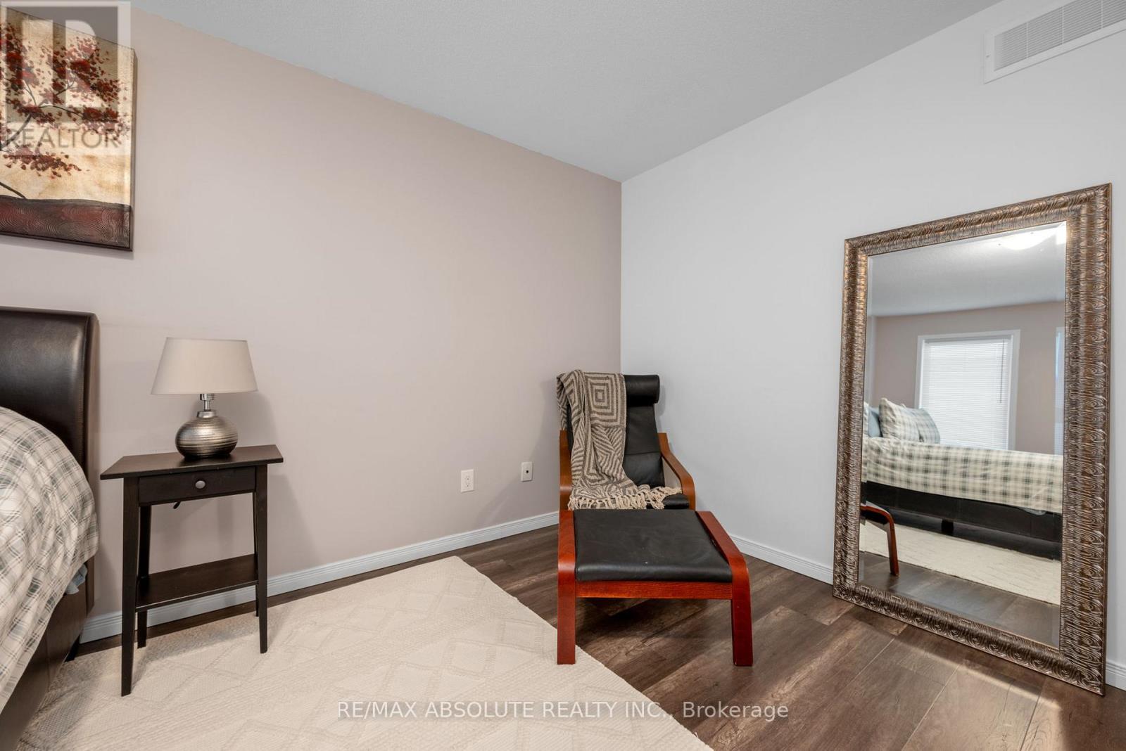 Photo 18 of 302 Haliburton Heights, Ottawa ON