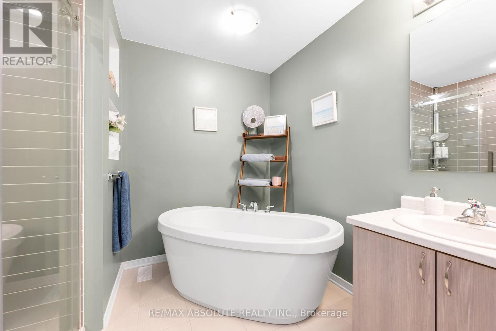 Photo 43 of 302 Haliburton Heights, Ottawa ON