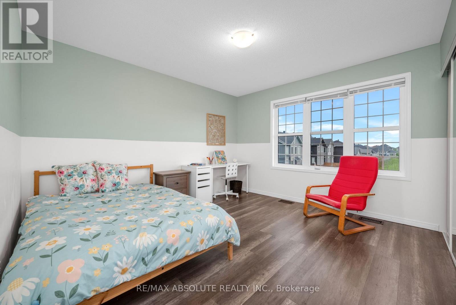 Photo 38 of 302 Haliburton Heights, Ottawa ON