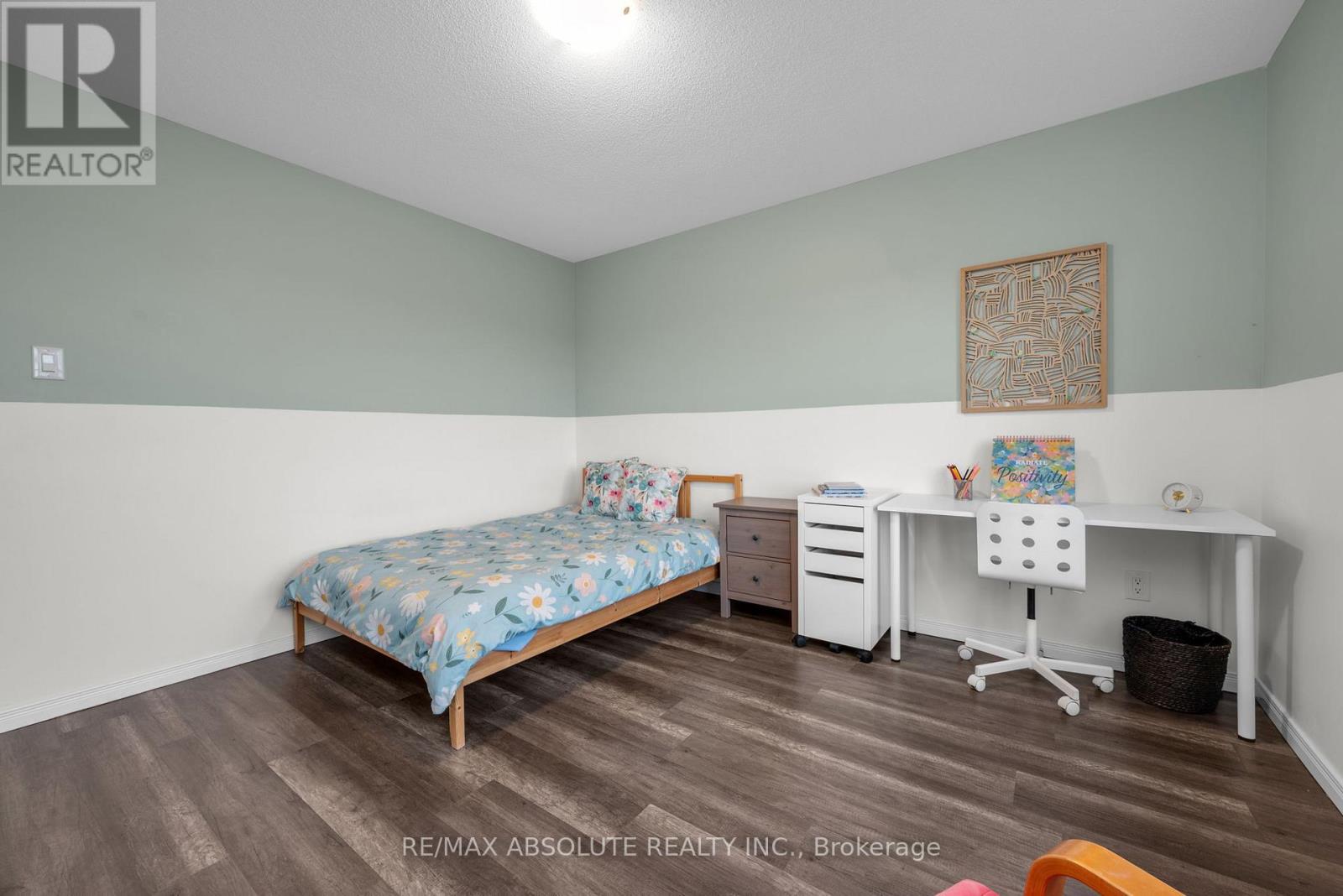 Photo 1 of 302 Haliburton Heights, Ottawa ON