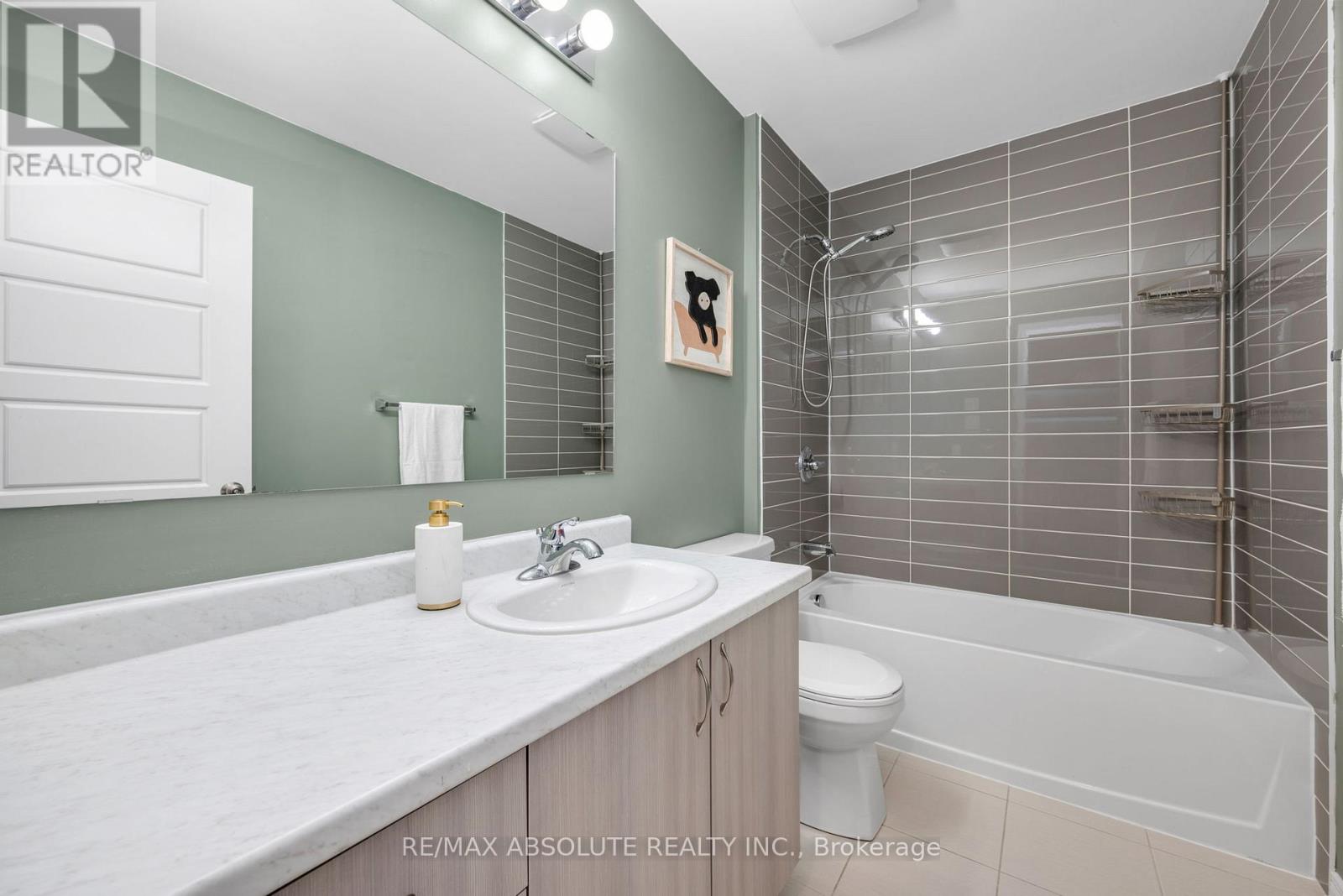 Photo 20 of 302 Haliburton Heights, Ottawa ON