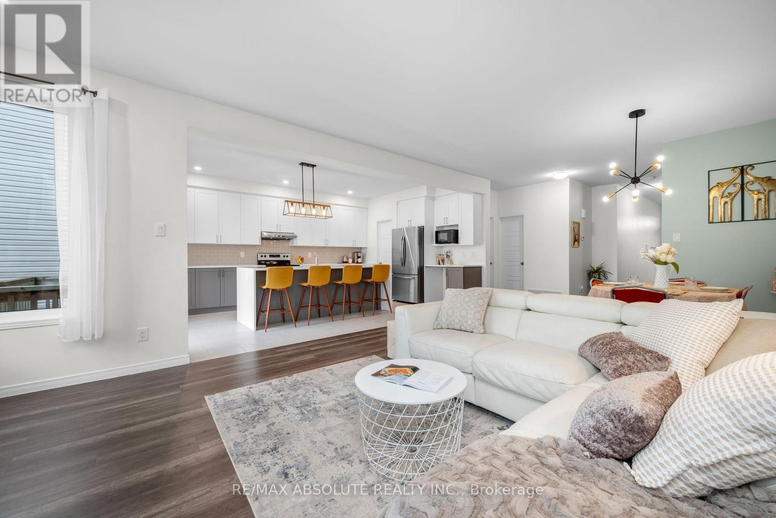 Photo 8 of 302 Haliburton Heights, Ottawa ON