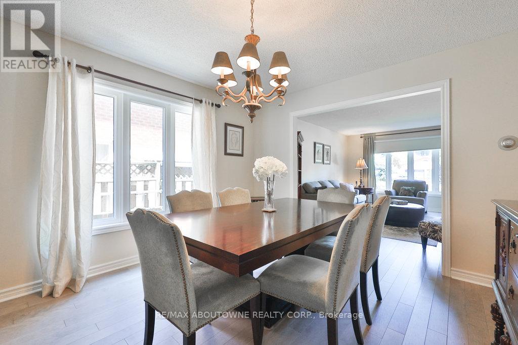 Photo 5 of 542 Hambling Court, Burlington ON