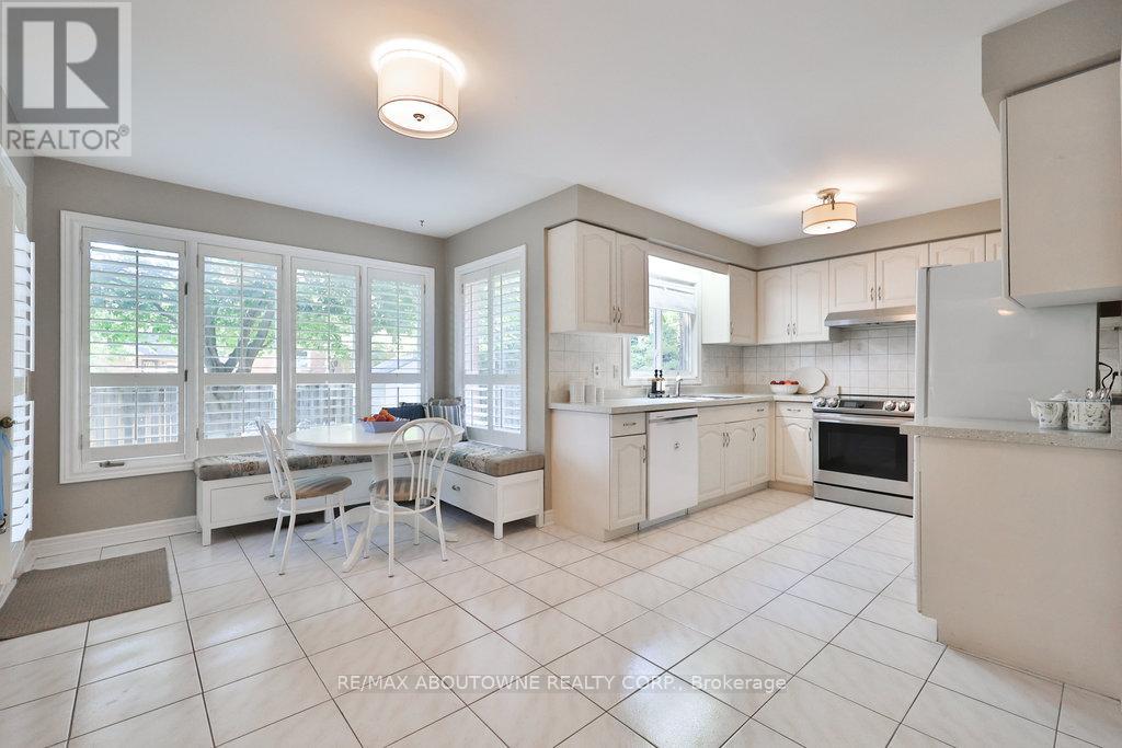 Photo 14 of 542 Hambling Court, Burlington ON