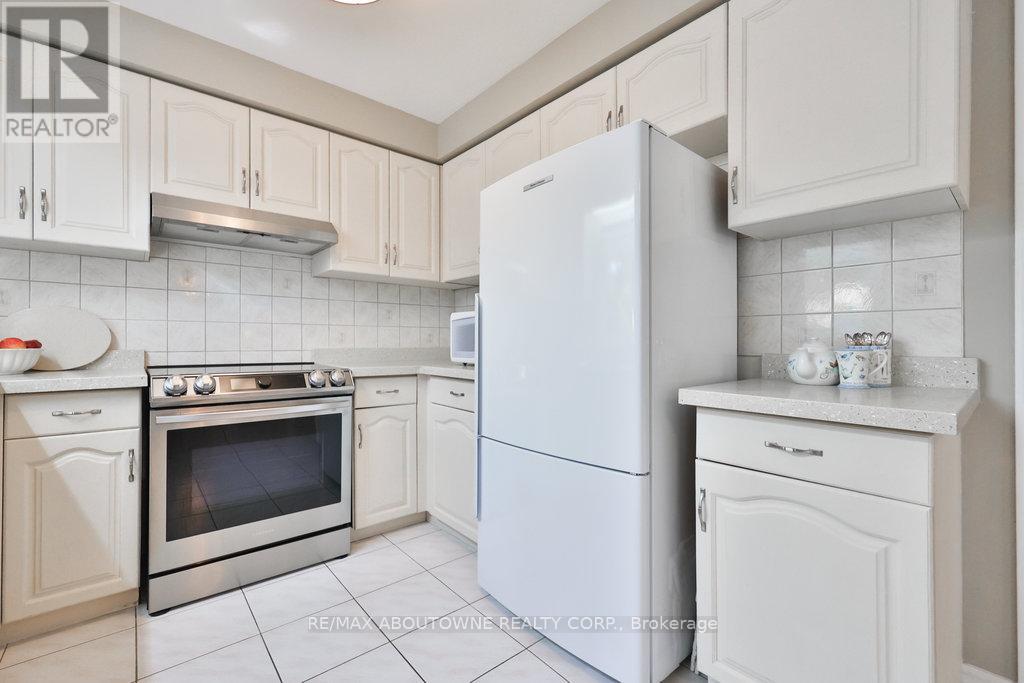 Photo 19 of 542 Hambling Court, Burlington ON