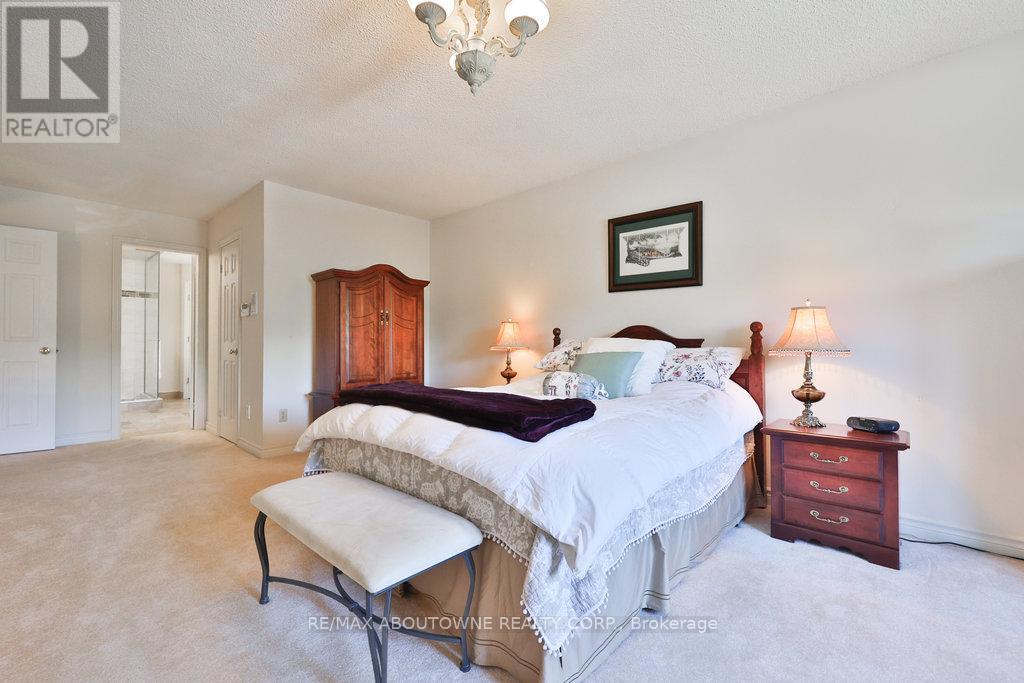 Photo 30 of 542 Hambling Court, Burlington ON