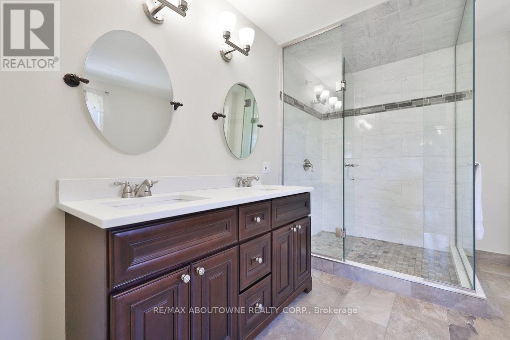 Photo 9 of 542 Hambling Court, Burlington ON