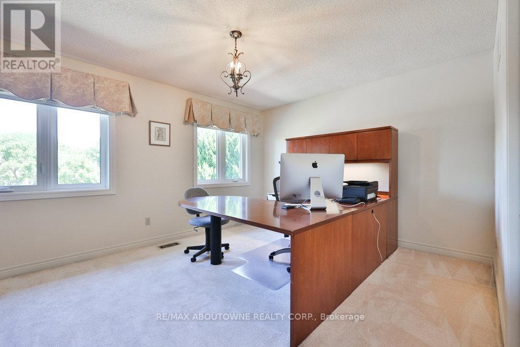 Photo 43 of 542 Hambling Court, Burlington ON