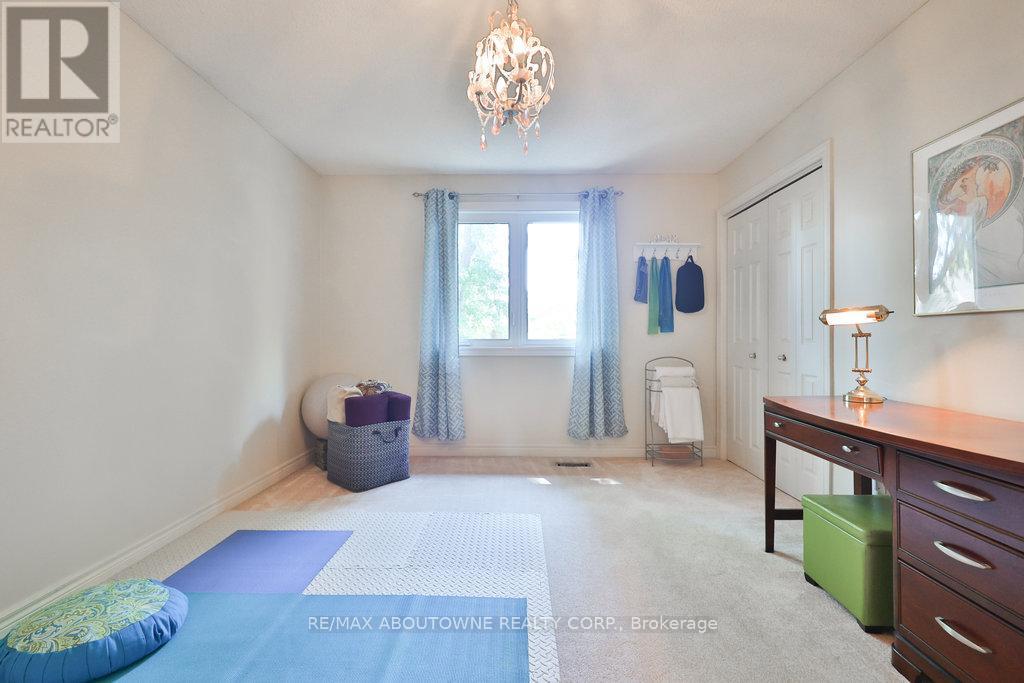 Photo 11 of 542 Hambling Court, Burlington ON
