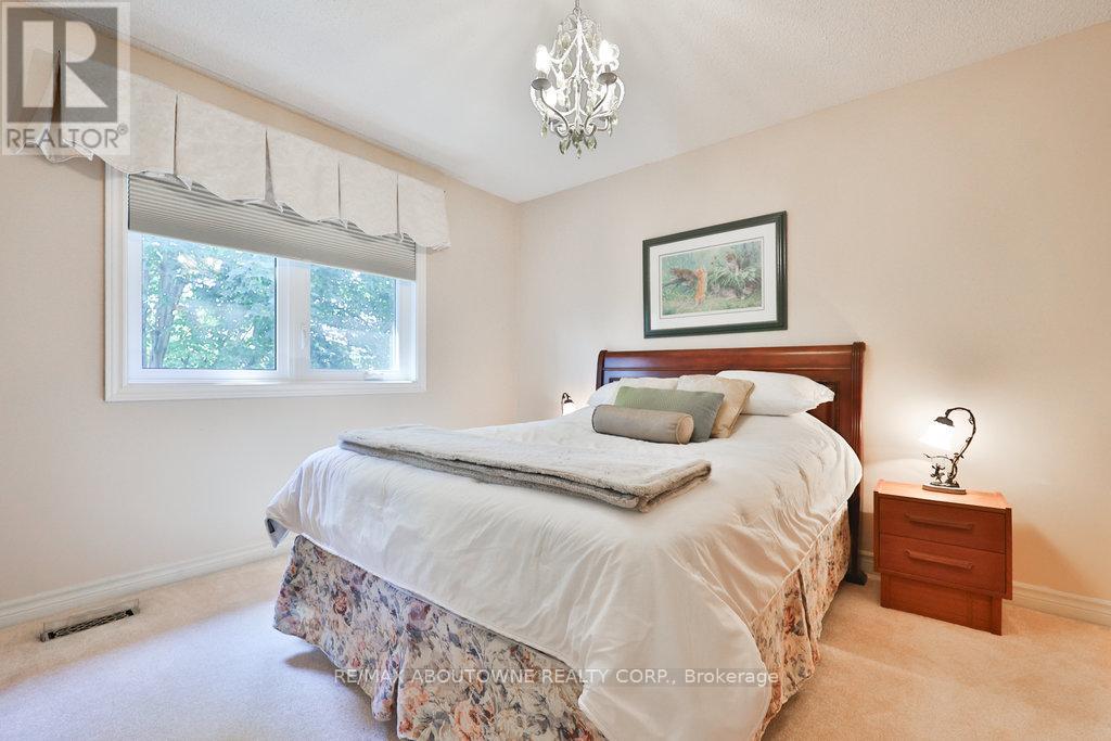 Photo 16 of 542 Hambling Court, Burlington ON