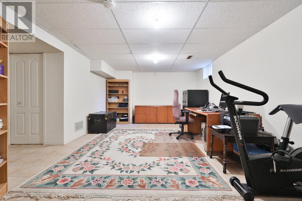Photo 8 of 542 Hambling Court, Burlington ON