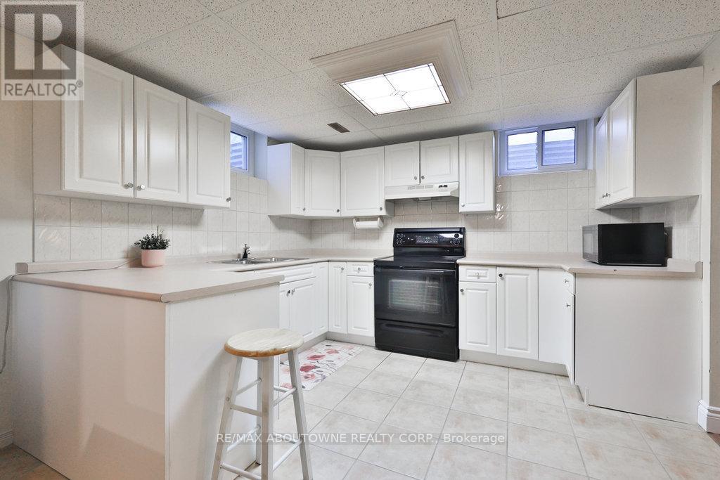 Photo 18 of 542 Hambling Court, Burlington ON