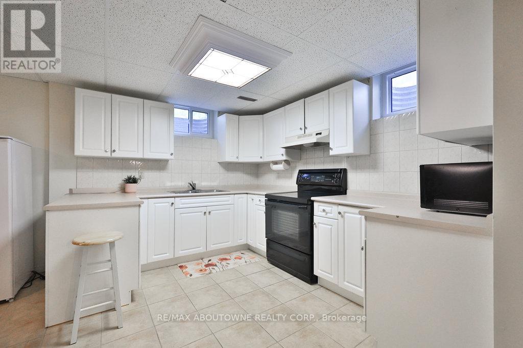 Photo 25 of 542 Hambling Court, Burlington ON