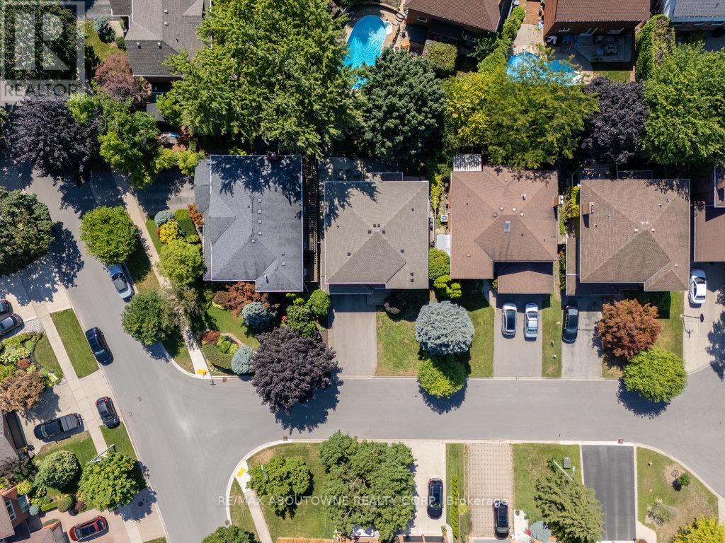 Photo 20 of 542 Hambling Court, Burlington ON
