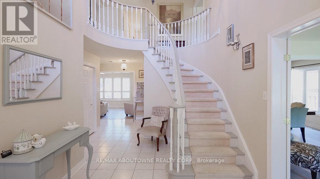 Photo 21 of 542 Hambling Court, Burlington ON