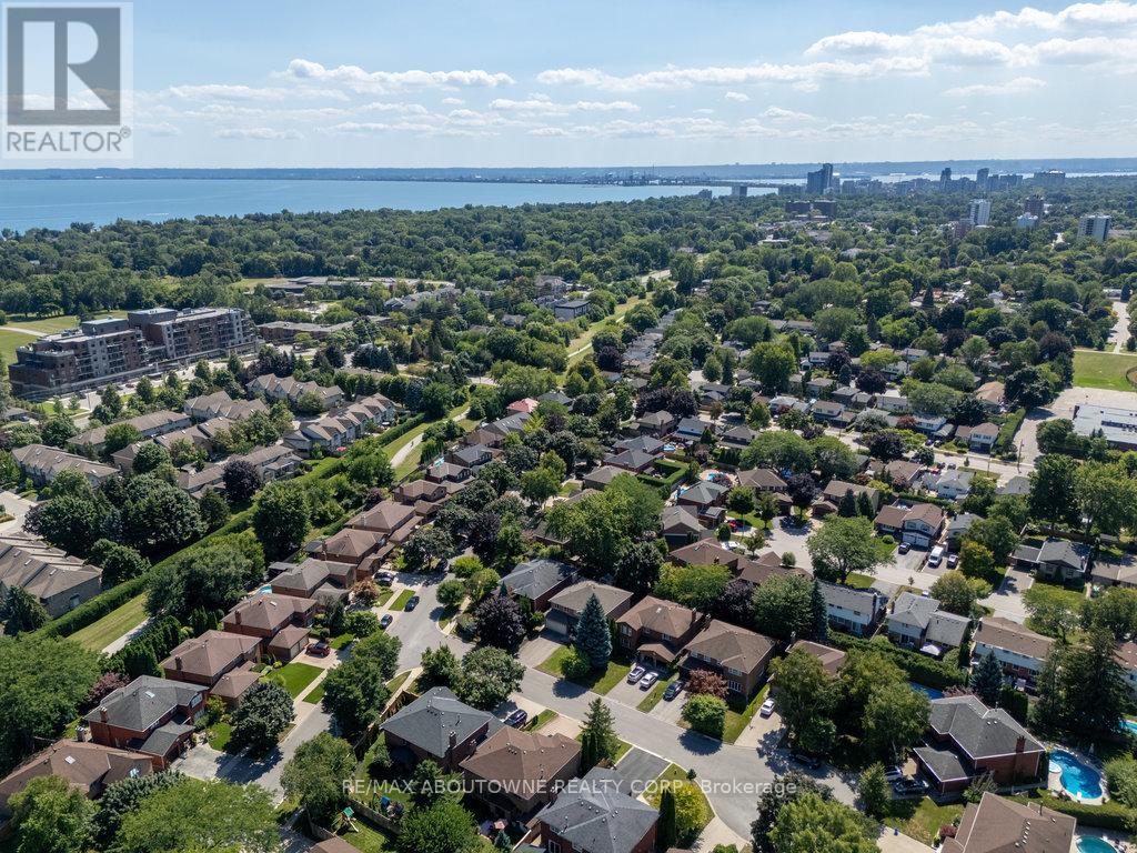 Photo 48 of 542 Hambling Court, Burlington ON