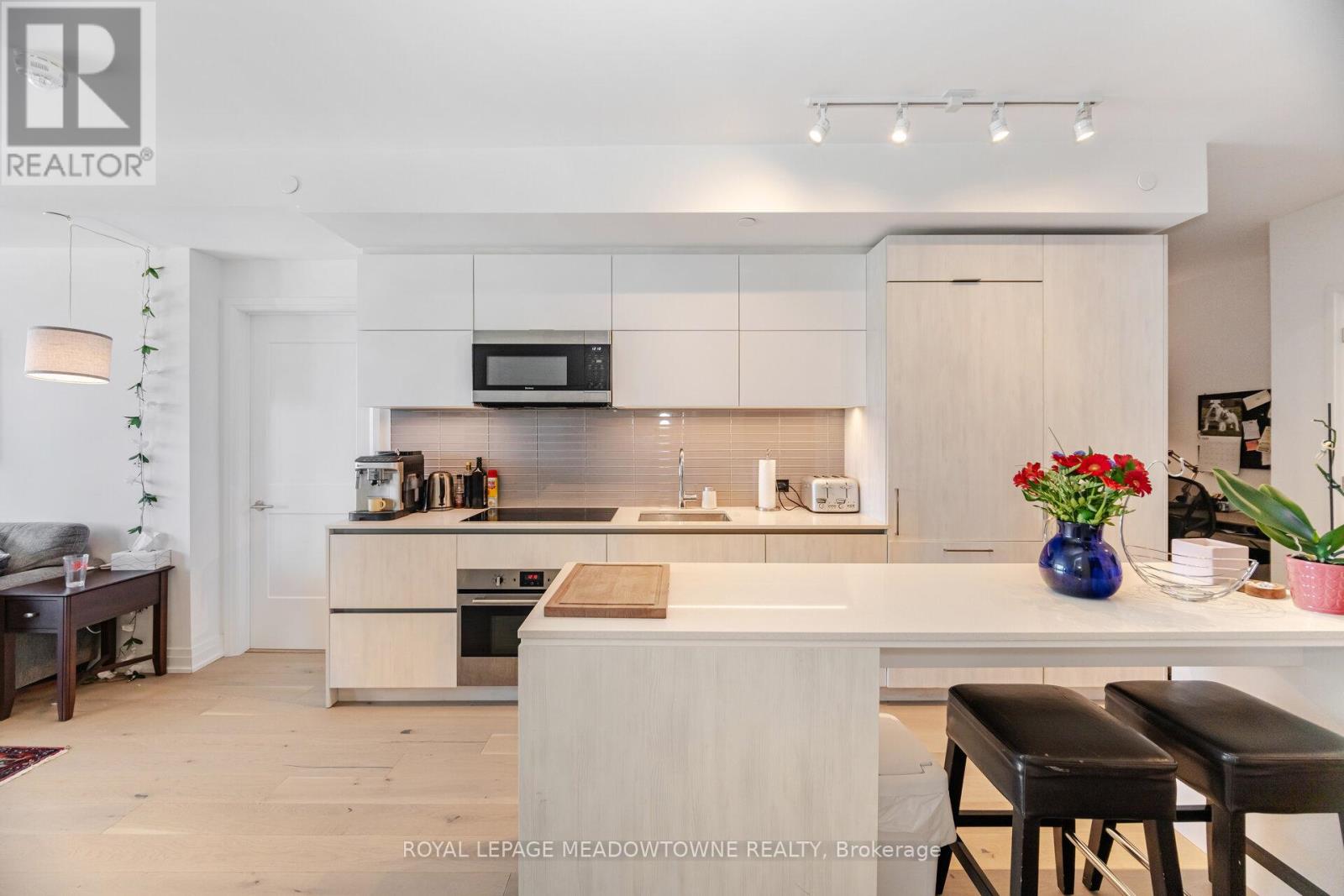 Photo 33 of 307 21 Park Street E, Mississauga ON