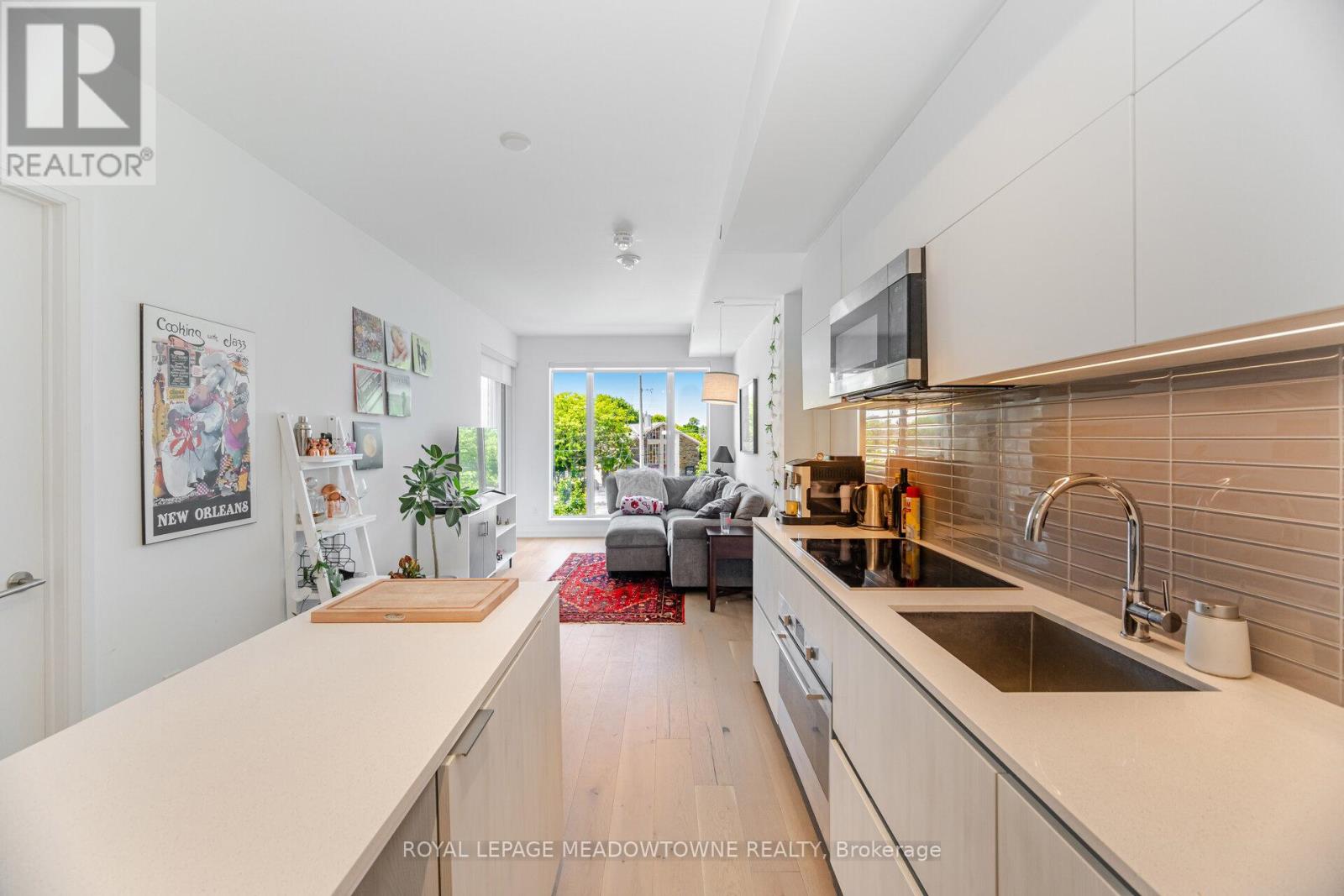 Photo 21 of 307 21 Park Street E, Mississauga ON