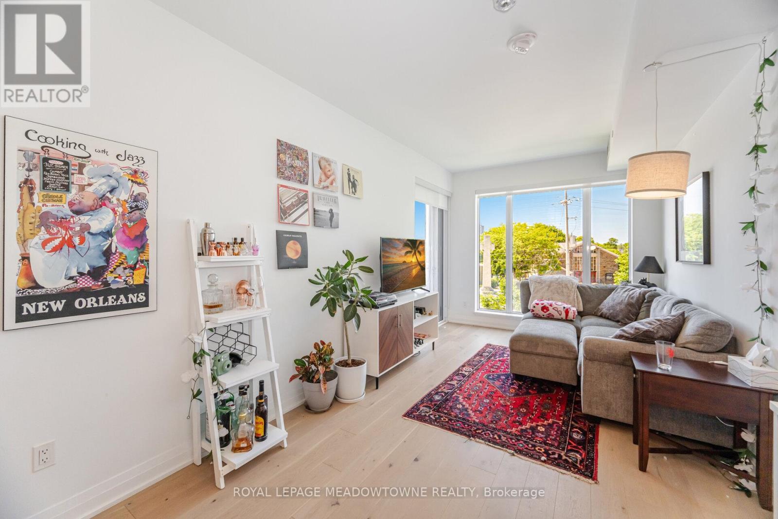 Photo 1 of 307 21 Park Street E, Mississauga ON