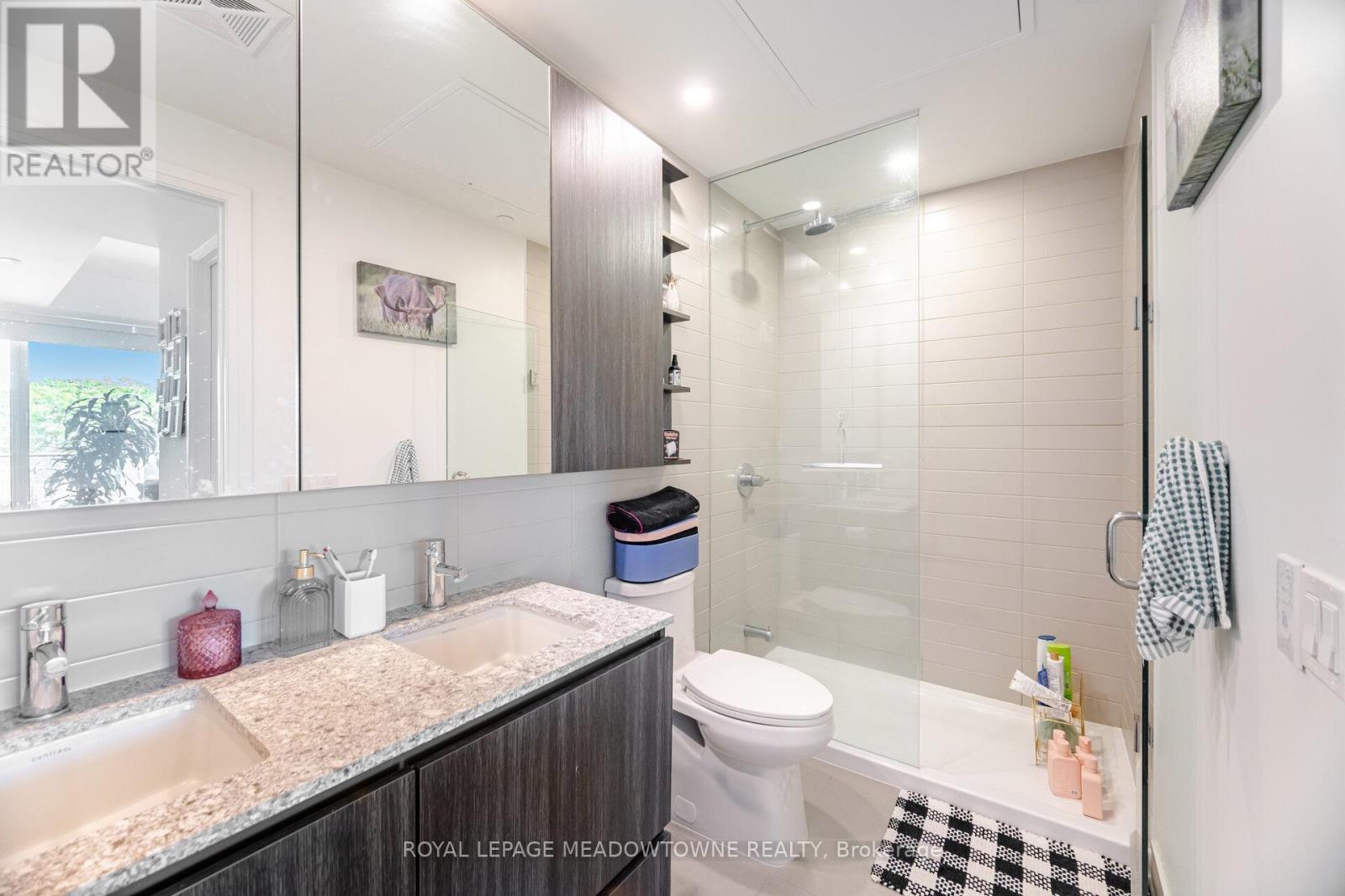 Photo 10 of 307 21 Park Street E, Mississauga ON