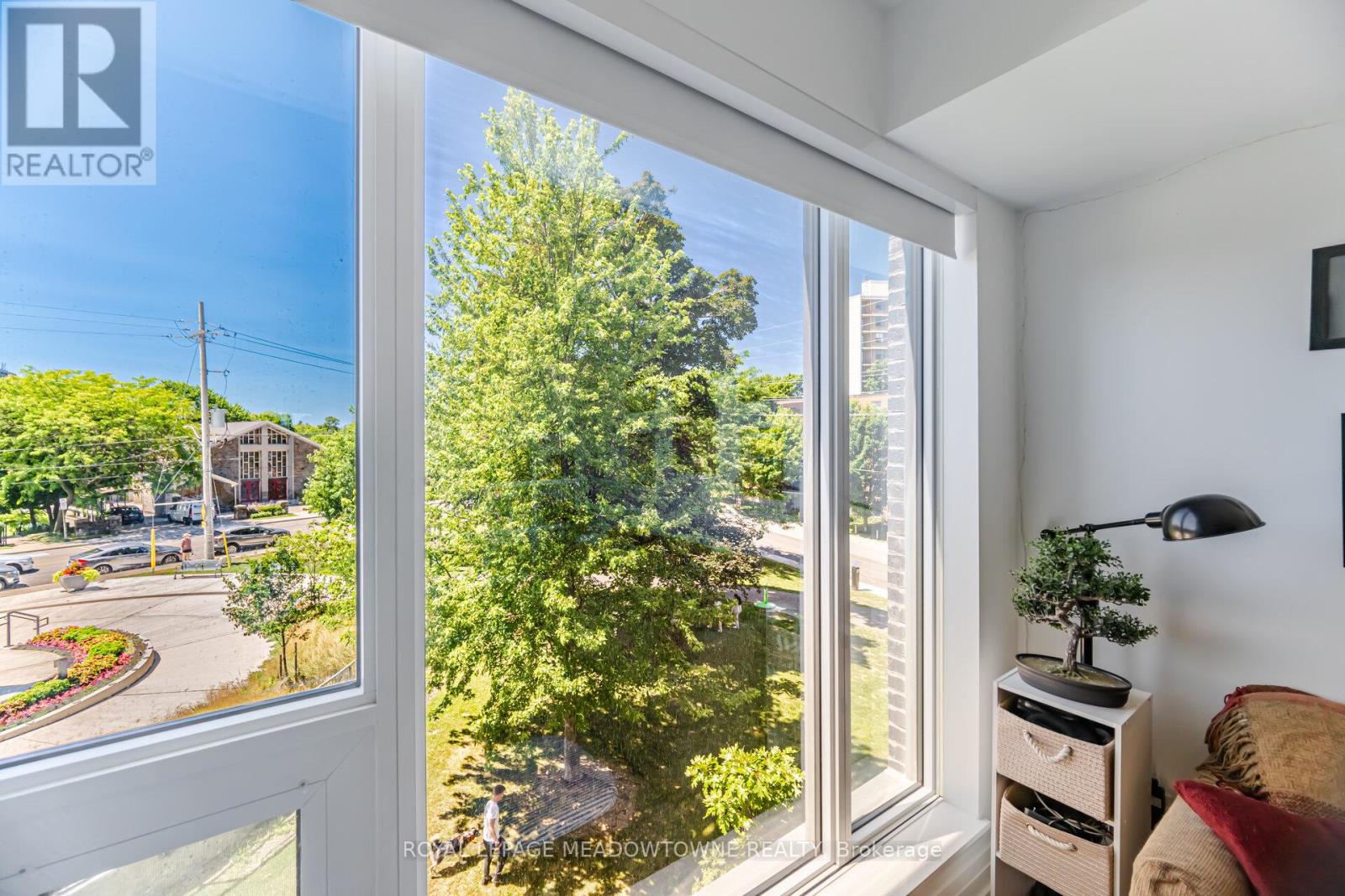 Photo 14 of 307 21 Park Street E, Mississauga ON