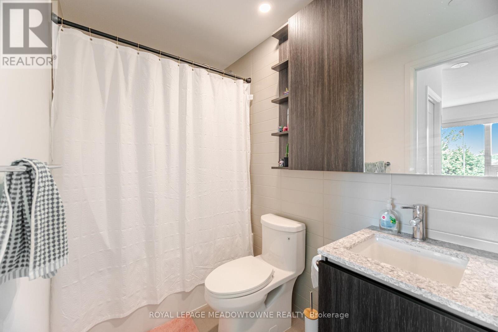 Photo 6 of 307 21 Park Street E, Mississauga ON