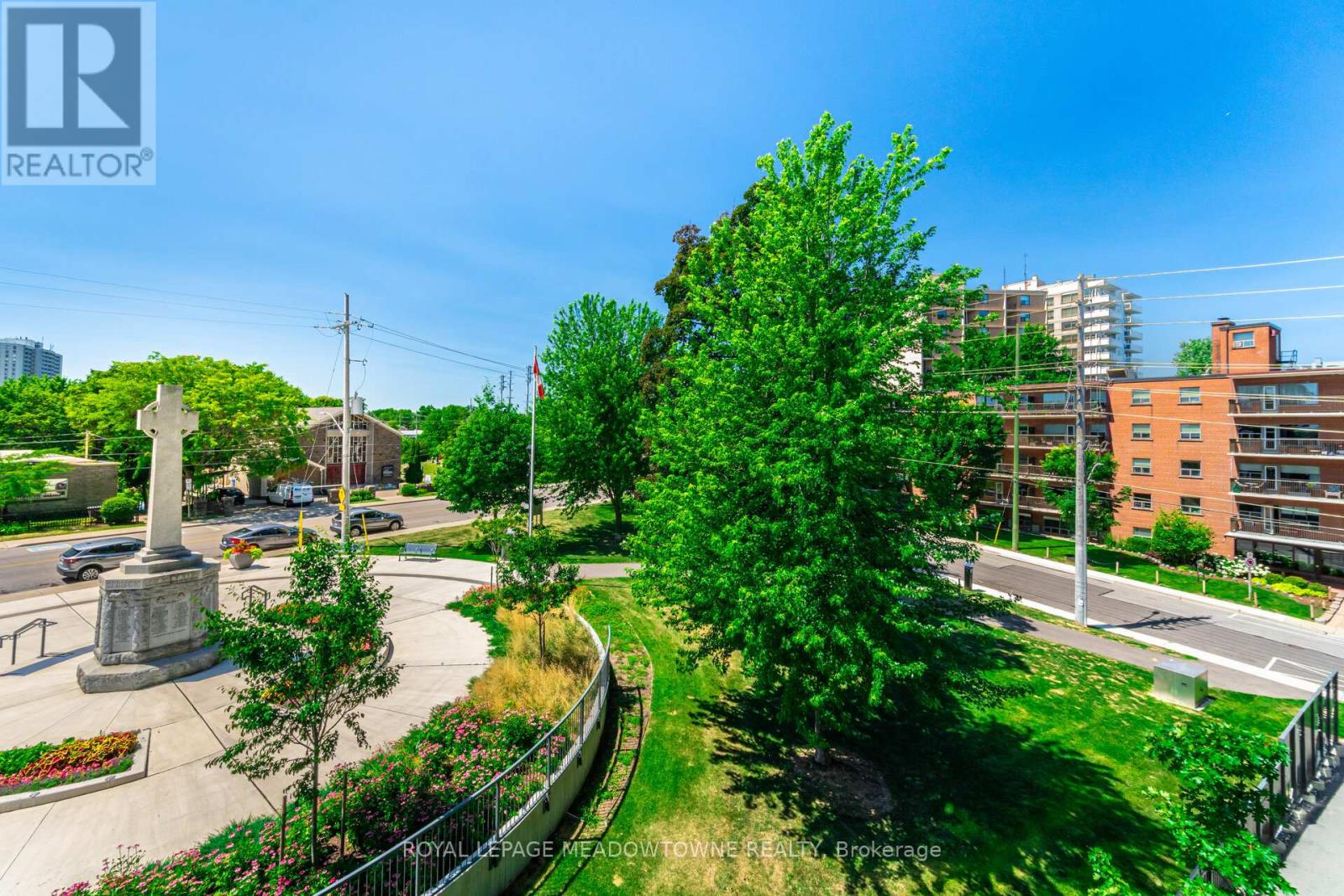 Photo 4 of 307 21 Park Street E, Mississauga ON
