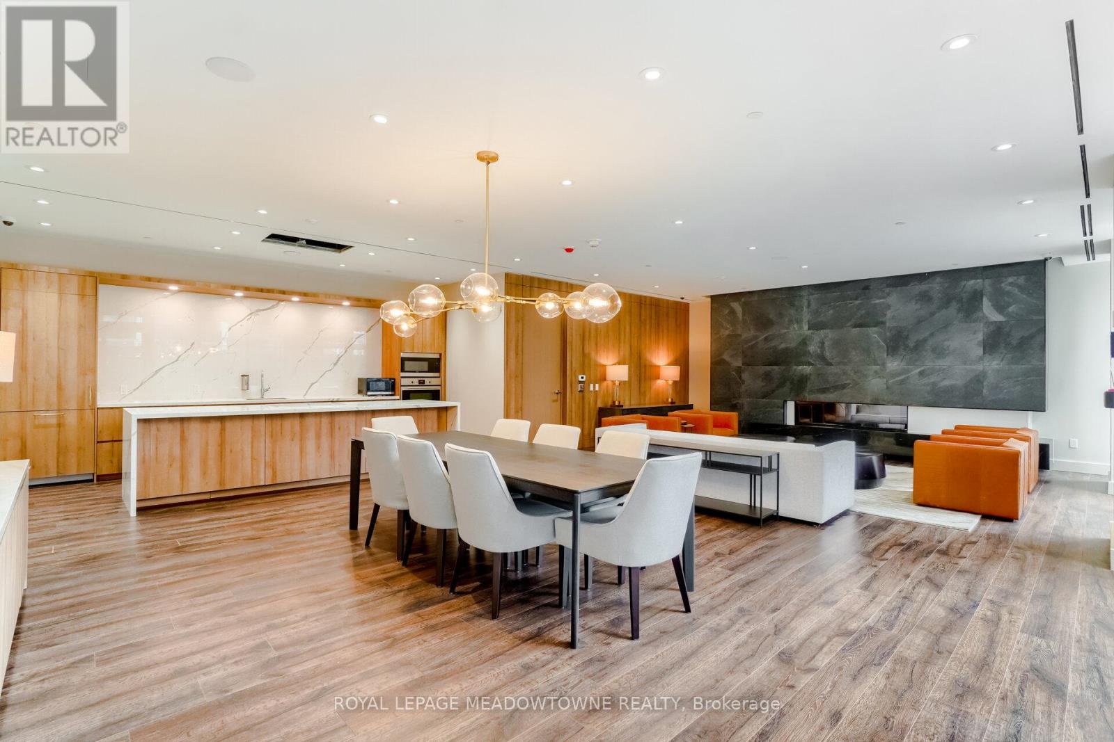 Photo 42 of 307 21 Park Street E, Mississauga ON