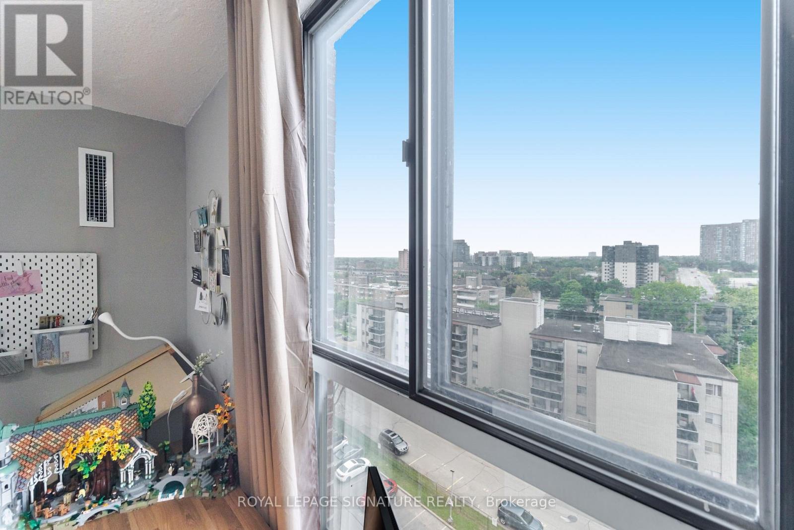 Photo 2 of 1003 3170 Kirwin Avenue, Mississauga ON