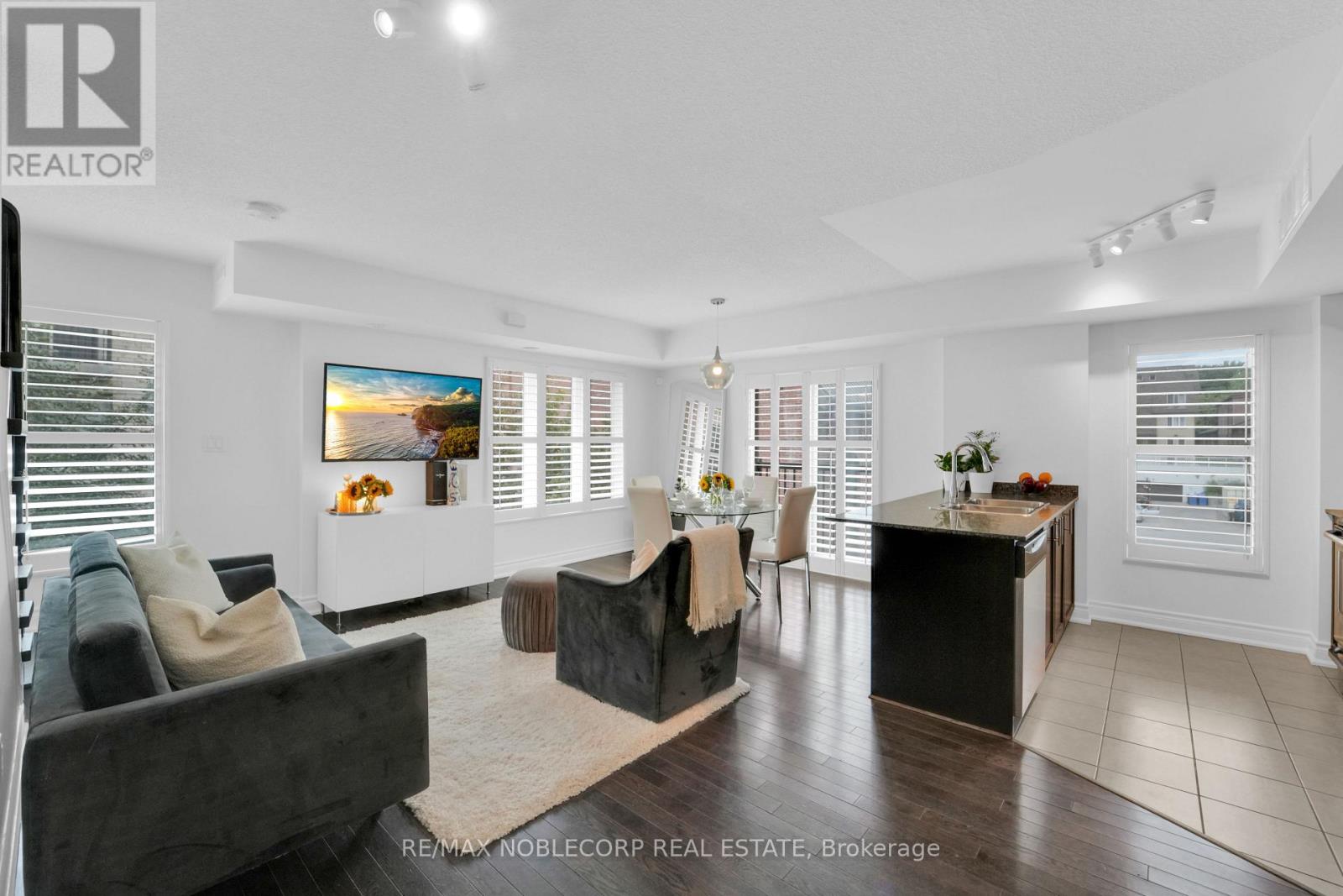 Photo 2 of 239 13 Foundry Avenue, Toronto ON