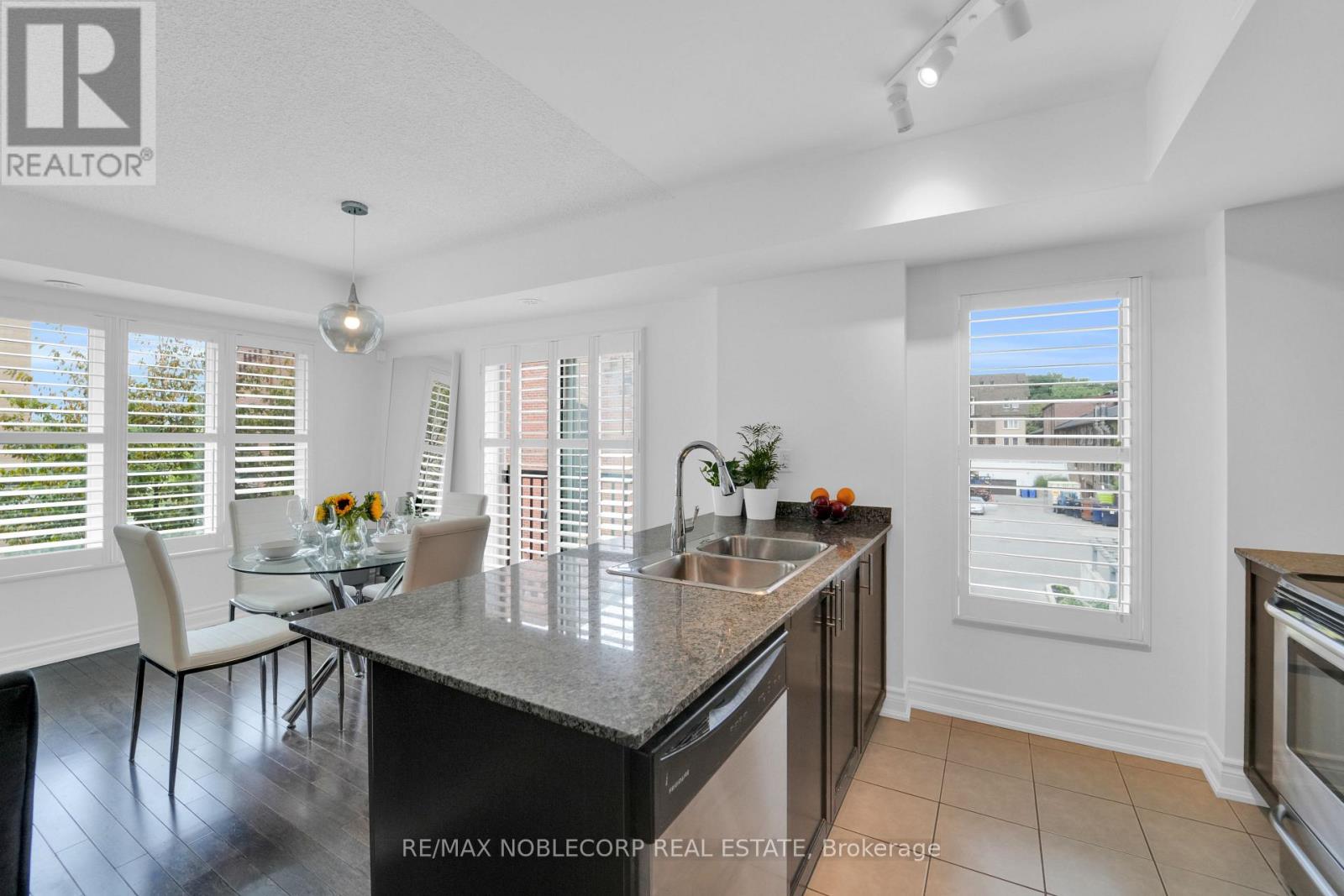 Photo 9 of 239 13 Foundry Avenue, Toronto ON